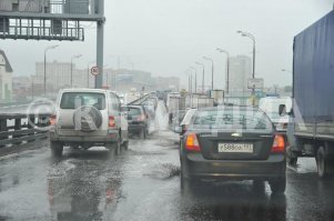 Тема зимней Москвы не раскрыта! Что то один центр на фотках....Такое ощущение, что автор настенный календарь раздербанил! А где реки реагентов из "таблицы Менделеева"?? Где торчаловки, на третьем кольце??