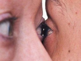 Встретились глазами. Вон оно как оказывается :)