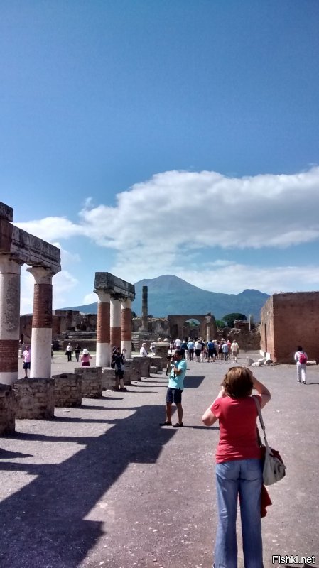 на последней фотографии тот самый везувий