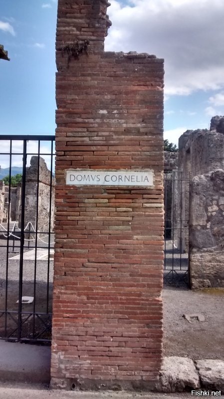 на последней фотографии тот самый везувий