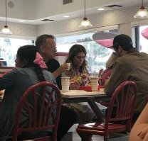 Куча довольных работников, и ЭТО.