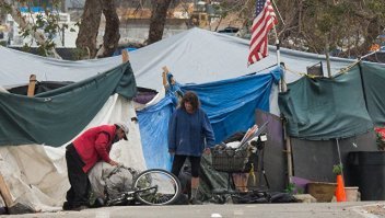 Это действительно цветные фото, просто сделаны в США.