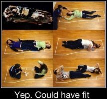 Зато пробовали Разрушители мифов.
Идея спастись вдвоем не прокатила...
Читайте, смотрите. Камерон там тоже руку приложил -> 

ЗЫ Картинка Ваша чутка обрезана. Вот оригинал:|