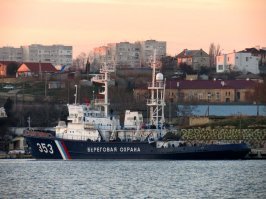 Вообще-то нет! "Давиегоблядь" - это ПСКР "Дон", бортовой номер 353, и корабль другого типа. Вместе с ним принимал участие ПСКР "Изумруд", корабль подходящего типа, вот только бортовой номер 354(на фото он с боевыми шрамами, нанесёнными случайно тем же "Доном"). А на фото выше "Аметист", его слава обошла стороной.