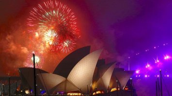 Вечером,этого дня состоялся праздничный салют в честь данного события