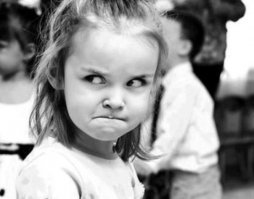 Представляю как её внешнему виду завидуют некоторые "девушки" )))) У них наверно реально гавно кипит в кишках.......