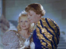 Туфелька , - это был выход в полуфинал. Сейчас будем мерить бюстгальтер...