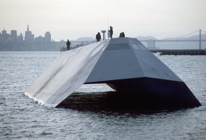 «Си Шэдоу» (англ. Sea Shadow   означает «Морская тень»)   опытовое судно-невидимка, спроектированное и построенное американской корпорацией "Lockheed Martin" по заказу ВМС США. На воду был спущен в 1985 году.

Корабль использовался в съёмках фильма про Джеймса Бонда «Завтра не умрёт никогда» (1997). 

С 2006 года Американские ВМФ пытались продать корабль. Однако после безуспешных попыток 18 июня 2011 года было решено его разобрать.