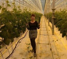 Сдаётся мне, что, не о дубинках она думает, совсем не о дубинках!