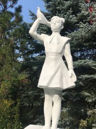 Пионеры в Кимовске - галимый новодел!

Пионерка с последней фото отреставрирована