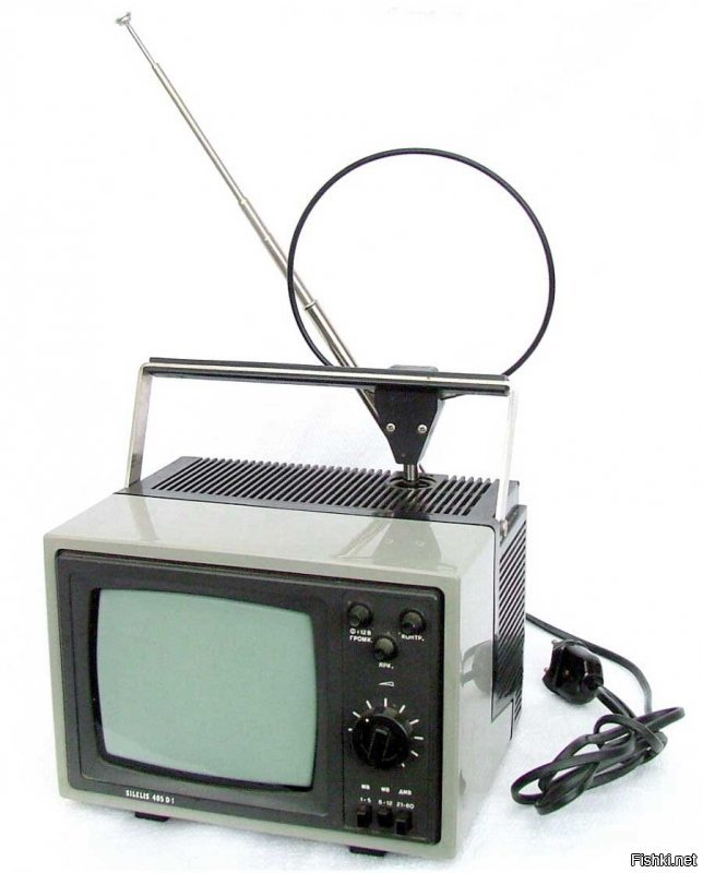 К этому телевизору в комплекте шел набор проводов с к прикуривателю для просмотра вне дома. Классный был телек.