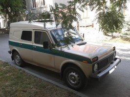 А потом, кто-то насмотревшись кино, сделал псевдо-броневик настоящим...