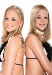 тоже очень известные близняшки