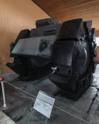 Как видно из комментов ниже только на Кубинке странных экспонатов больше, чем в посте: