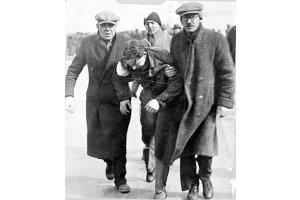 Расстрел голодного марша в Детройте произошёл 7 марта 1932 года во время Великой депрессии, когда голодающие сокращённые рабочие завода Ford вышли на улицы с экономическими требованиями. Полиция и вооружённые службы Генри Форда открыли огонь по рабочим, в результате четверо были убиты, более шестидесяти человек были ранены.