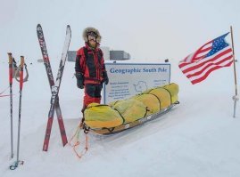 Прошел 1500 км один! Параллельно с ним идет Англичанин, Колин обогнал его минимум на 3 дня. На другом ресурсе читал что снаряжение его весили 180 кг и перед походом он набрал 8 кг веса. 
Более 1500 км, сильнейшие ветры и морозы. В планах было ежедневно идти по 10-15 ч, преодолевая за это время по меньшей мере 20 км, однако зачастую Колин шел гораздо больше   в среднем по 27-35 км в сутки. Путешествие О’Брэди планировал закончить в январе 2019 года, но пришел на финиш со значительным опережением графика.
И за 54 дня только один раз он вынужден был сделать остановку на пол дня из-за поломки лыжи.
Самое поразительное что последний его переход, который длился 32 часа и за который он преодолел 130 км!