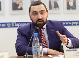 Если кто не знает, как выглядит это Султан Хамзаев, запомните эту рожу с внутречерепным г2вном. Ему надо запретить размножаться.