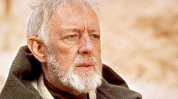 Потому что его мама олдфаг, и она продемонстрировала то что признаёт  Оби-Вана только таким. Мол, потролю 3,14здюка