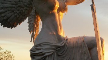 Нет, это была сувенирная фигурка отснял пластилином и залил, но впоследствии немного прокачал навык в этом направлении: