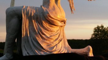 Нет, это была сувенирная фигурка отснял пластилином и залил, но впоследствии немного прокачал навык в этом направлении: