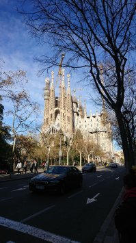 Автор, не в обиду, но в Барселоне столько красивого, что нужно хорошенько постараться, чтобы больше всего запомнились яхты и попрошайки. Один из самых красивых городов мира, там стоит провести недельку, чтобы узнать поближе