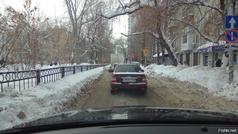 Саратов, центр города, после снегопада прошло 4 дня... На велосипеде тут точно ну никак))))