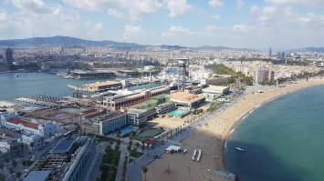 вид с работы на Барселону, порт и гору Montjuïc))) там и яхту Усманова видно