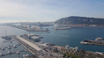 вид с работы на Барселону, порт и гору Montjuïc))) там и яхту Усманова видно