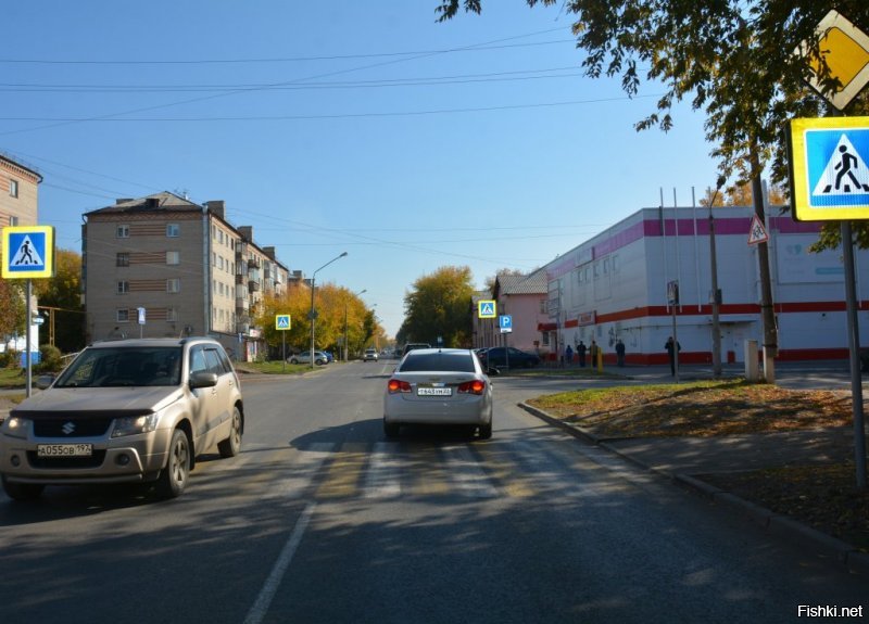 А ЭТО "ПОТОК" СЕЙЧАС. 
На первом фото ул. Смринова в конце улицы можно увидеть тот самый киоск "ФОТО ЗА 5 МИНУТ".