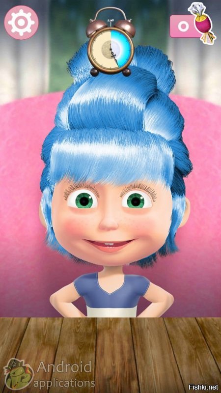 Там дофига кадров где она не в головном уборе.