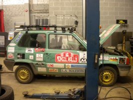 Полтора года назад итальянцы из своей Италии ездили в Монголию на это ралли вот на этом Фиате! Втроём! Три мужика вот в этой коробке ехали 100500км. И они доехали ведь! . А потом они её привезли на пароме с пробитой прокладкой под головой и почти без амортизаторов к нам в Таллинн на ремонт :) Итальянцы из монголии в эстонию на ремонт, Карл! И потом поехали на ней обратно в свою Италию. И доехали ведь без проблем. (Я просил их написать мне по прибытию)