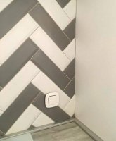 Что-то мне кажется, что это не пол, а столешница. Плинтуса такие видел на примыкании столешницы и фартука.