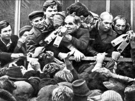 Прямо фотографии времен моей юности... И при Брежневе в 1981, и при Горбачеве (тогда все даже более жестко было)! Точно такие же очереди! Как тут без стишка:
Стала водка шесть и восемь   все равно мы пить не бросим. 
Передайте Ильичу   нам и десять по плечу. 
Если станет ещё больше   будет то, что было в Польше. 
Если станет двадцать пять   будем снова Зимний брать.