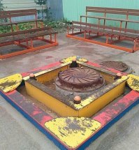 Имхо, это курилка на предприятии, а не детская площадка.