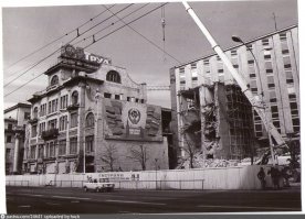 Как в Москве при Советской власти дома с место на место передвигали

Источник: