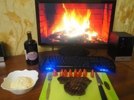 Судя по ножу,мужик может тупо купить себе бабу на ночь:)