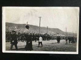 Забыли таких интервентов как китайцы. А ведь именно они и начали первыми интервенцию против России. Ещё в декабре 1917 года. Когда ими была занята КВЖД. На которую полностью распространялась юрисдикция России. Где китайцами были разоруженны все воинские формирования, разогнаны все Советы. После китайцы направили в Россию две дивизии. Одну во Владивосток, вторую в Забайкалье. И эскадру. В составе крейсера и речной флотилии действовавшую на Амуре. Позже уже в 20-х наши утопили эту флотилию на Сунгари.
На фото белокитайцы в России и корабли белокитайского флота во Владике.