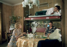 Проводница поезда Москва-Херсон использовала антураж поезда в своей квартире, когда это ещё не было мейнстримом)))