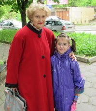 В Болгарии тоже одна тетка, помню, родила в 62 года. Ин-витро и чужая яйцеклетка. У нее никогда не было детей. Все накинулись - зачем, она взрослая, не успеет сама их вырастить ? Кто прав и кто нет - не могу сказать.

Пока полет нормальный.