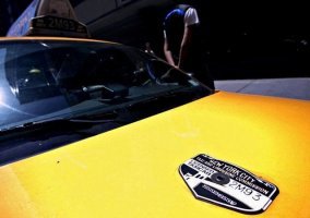 Немного грусти внесу в сию перепалку. 
За 2018 год 8 человек, а именно - таксистов, покончили жизнь самоубийством. Многие с моста бросились. Знаменитый мост имени Дж. Вашингтона, Мидтаун бридж и Трайборо бридж - не уверен. Некоторые из окон выбросились. Причины - сотни тысяч долга. Занимали деньги на выкуп значка такси, и не смогли отбить. Нашли выход в уходе.