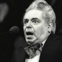 Сравнение личностей, конечно, неуместно, но портретное сходство поражает