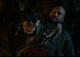 А мне  не понравился. Ожидал большего. Но по мойму этот часть портит всю серию. Как то все глупо выглядит. Стрельба в некуда, геройские фразы, глупые моменты одним словом ковбойщина. А момент когда два хороших парня один повисший на дереве пробитый насквозь веткой и второй чутли не распиленный пополам хищником добивают друг друга. Вы только посмотрите с какими героическими физиономиями они это делают этож комедия. В общем еще один фильм для заработка денег который держится только на имени преведущих частей. Второй раз уже не посмотришь.