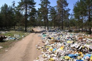 К сожалению, всё чаще видно вот такое, даже в самых красивых местах. Туристы, будьте ответственны!