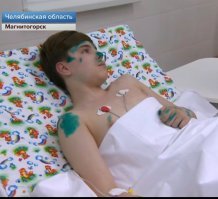 А вот пошли классические "пасрадавшие" - зеленку не жалеют, мажут по чистой коже :):):) Фээсбня - такаая туууупая фээсбня :)