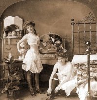 Еще фотки публичных домов забыли добавить, тогда они были.