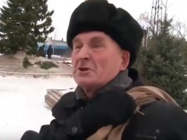 в Бийске ёлочка- сосЁнка - натуральная. Многим, но не всем, нравится :)
Это если сравнивать - х##  с пальцем