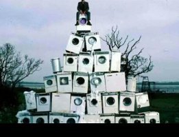 На кучу стиральных машин похоже.
