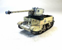 Суперская танкетка. Смотрел про неё передачу по дискавери, чего только с ней не делали во время войны изобретая ей различные модификации и назначения. Блоха войны :)
На фото несколько моделек сделанных по образу и подобию единичных экспериментальных экземпляров сумрачного тевтонского гения.