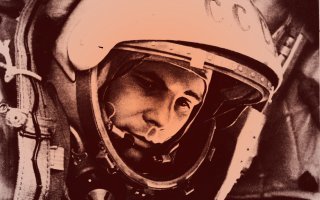 Гагарин, он везде Гагарин! На его шлеме разве не было СССР? На мой взгляд ВАЖНО.