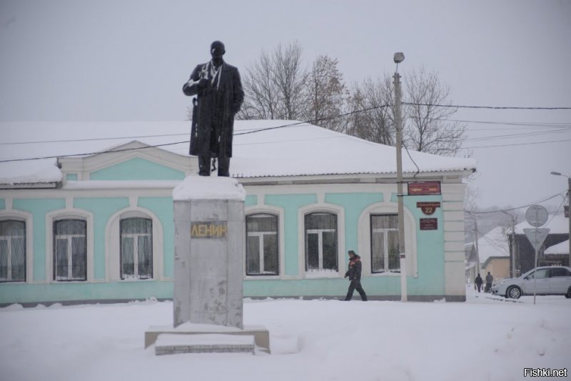 на ещё.
И там ЗП от 12 000 до 22 000 рублей.
А теперь расскажи мне про то как им хорошо живётся...